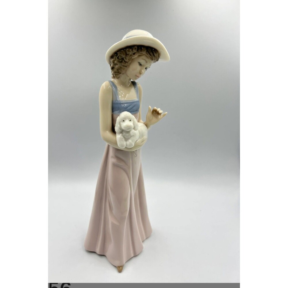 Beautiful Lladro NAO " Dama Con Caniche Girl Holding Dog " Figurine Scarce NoBox
